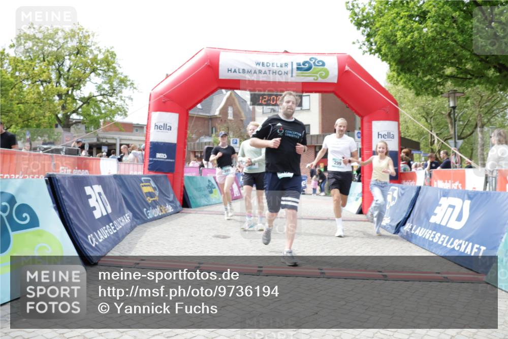 10.05.2026 - 8. Wedeler Halbmarathon Yannick Fuchs http://msf.ph/oto/9736194 10.05.2026 12:00:36 Ziel 281, 299, 395, 469, 899 meine-sportfotos.de