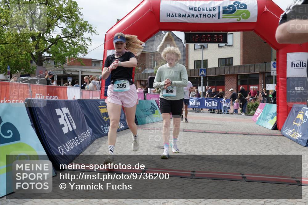 10.05.2026 - 8. Wedeler Halbmarathon Yannick Fuchs http://msf.ph/oto/9736200 10.05.2026 12:00:37 Ziel 281, 299, 395, 469, 899 meine-sportfotos.de