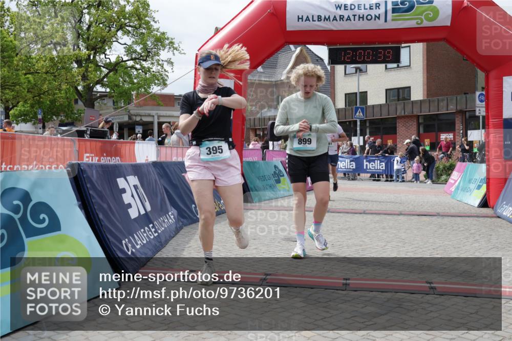 10.05.2026 - 8. Wedeler Halbmarathon Yannick Fuchs http://msf.ph/oto/9736201 10.05.2026 12:00:37 Ziel 281, 299, 395, 469, 899 meine-sportfotos.de