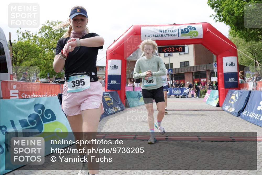 10.05.2026 - 8. Wedeler Halbmarathon Yannick Fuchs http://msf.ph/oto/9736205 10.05.2026 12:00:38 Ziel 281, 299, 395, 469, 899 meine-sportfotos.de