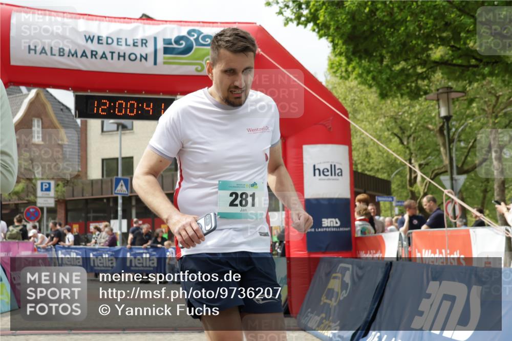 10.05.2026 - 8. Wedeler Halbmarathon Yannick Fuchs http://msf.ph/oto/9736207 10.05.2026 12:00:40 Ziel 281, 299, 395, 469, 899, 2051, 2052 meine-sportfotos.de