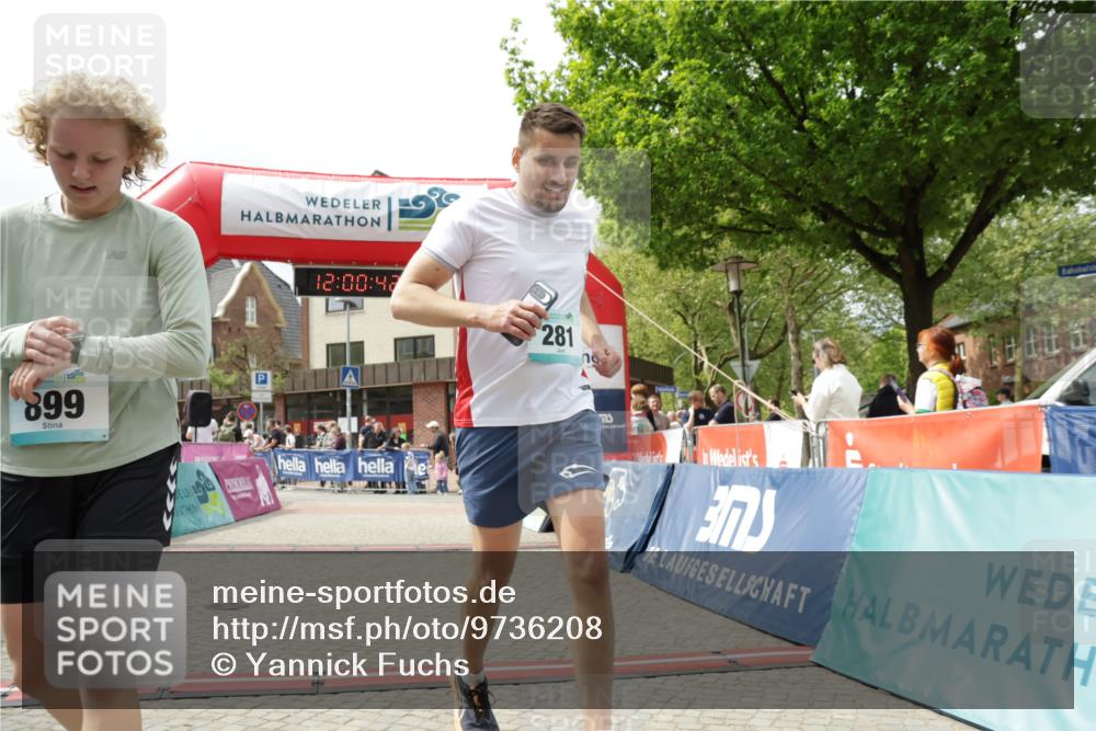 10.05.2026 - 8. Wedeler Halbmarathon Yannick Fuchs http://msf.ph/oto/9736208 10.05.2026 12:00:40 Ziel 281, 299, 395, 469, 899, 2051, 2052 meine-sportfotos.de