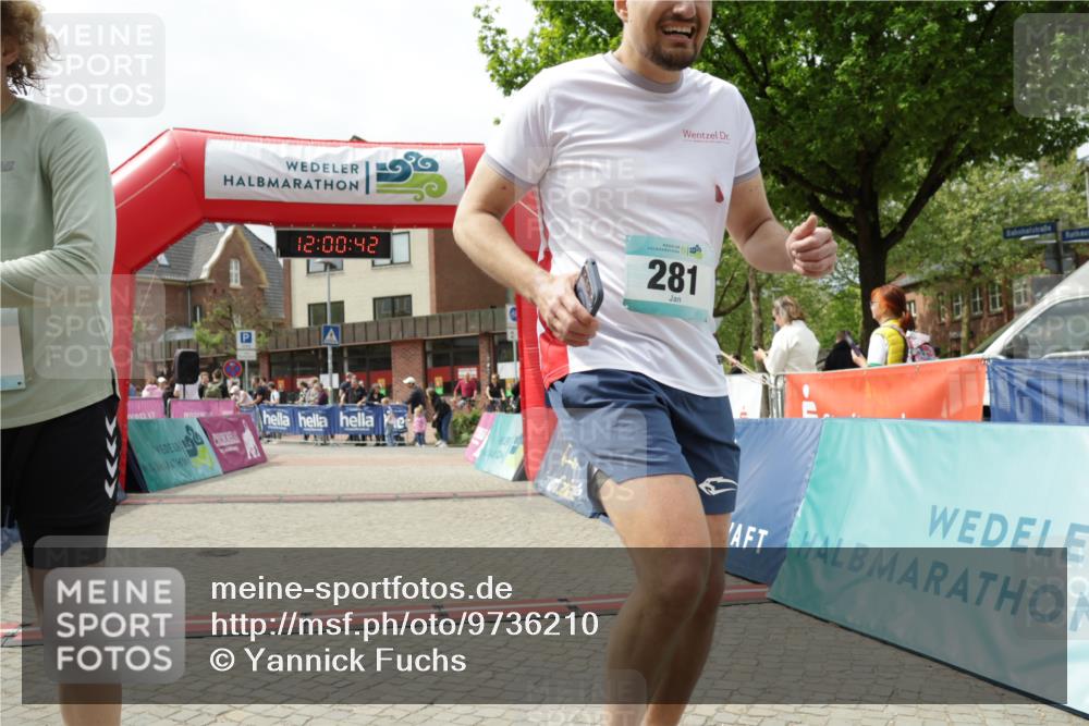 10.05.2026 - 8. Wedeler Halbmarathon Yannick Fuchs http://msf.ph/oto/9736210 10.05.2026 12:00:40 Ziel 281, 299, 395, 469, 899, 2051, 2052 meine-sportfotos.de