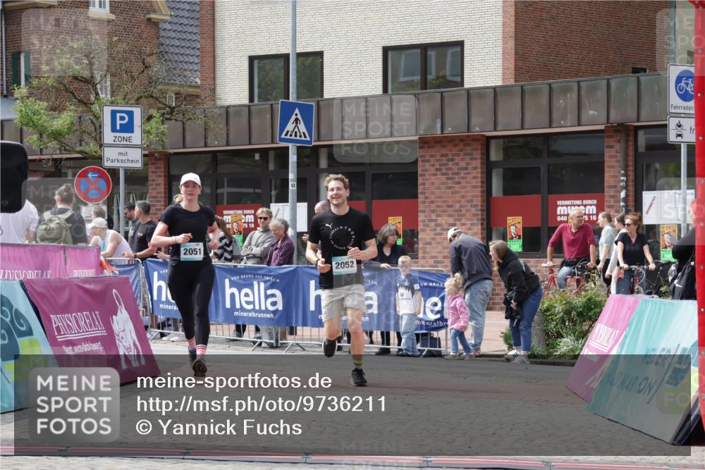 10.05.2026 - 8. Wedeler Halbmarathon Yannick Fuchs http://msf.ph/oto/9736211 10.05.2026 12:00:42 Ziel 281, 2051, 2052 meine-sportfotos.de