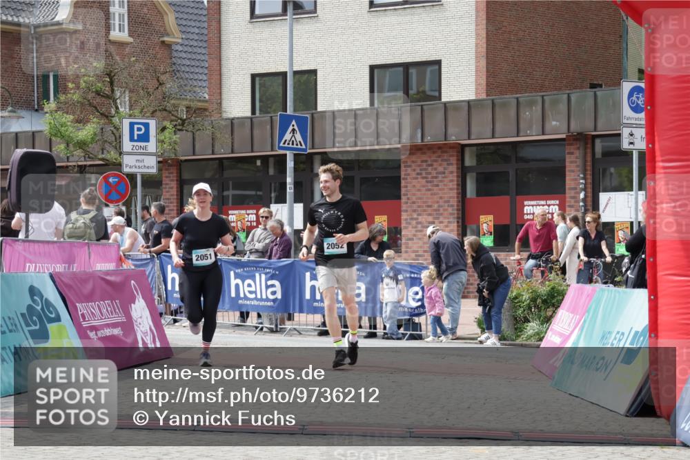 10.05.2026 - 8. Wedeler Halbmarathon Yannick Fuchs http://msf.ph/oto/9736212 10.05.2026 12:00:43 Ziel 281, 2051, 2052 meine-sportfotos.de