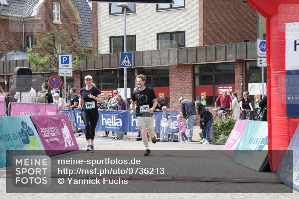 10.05.2026 - 8. Wedeler Halbmarathon Yannick Fuchs http://msf.ph/oto/9736213 10.05.2026 12:00:43 Ziel 281, 2051, 2052 meine-sportfotos.de