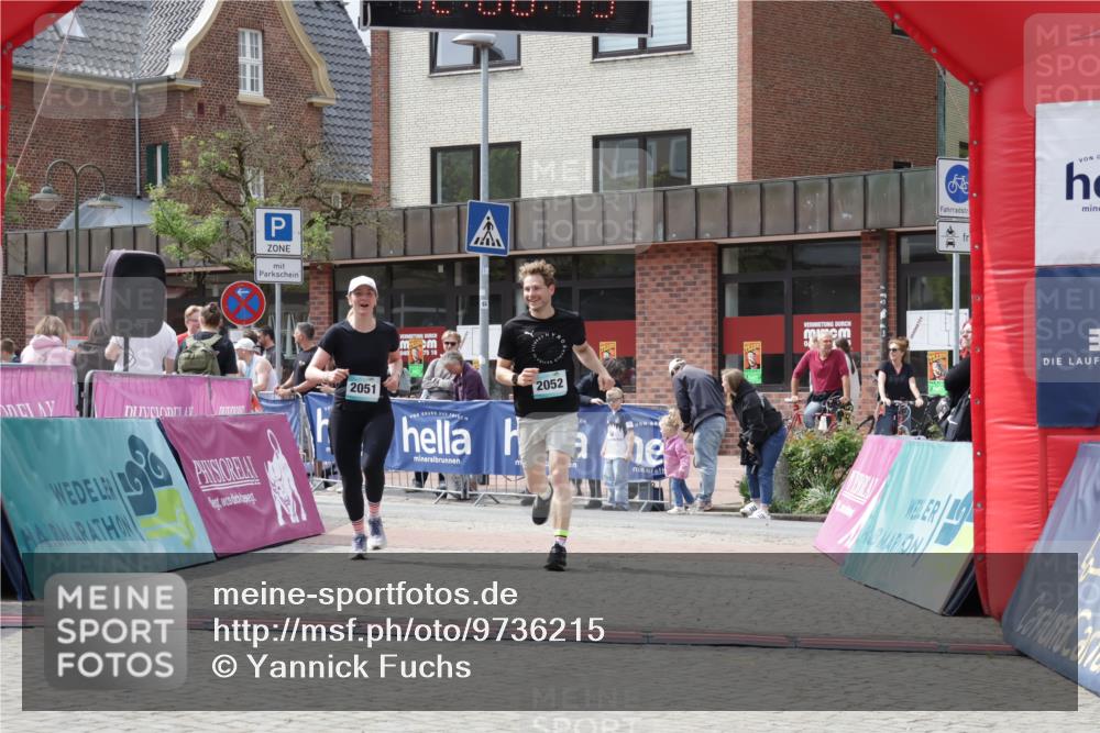 10.05.2026 - 8. Wedeler Halbmarathon Yannick Fuchs http://msf.ph/oto/9736215 10.05.2026 12:00:43 Ziel 281, 2051, 2052 meine-sportfotos.de