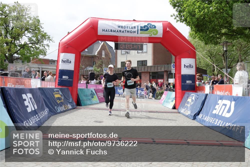 10.05.2026 - 8. Wedeler Halbmarathon Yannick Fuchs http://msf.ph/oto/9736222 10.05.2026 12:00:45 Ziel 946, 1053, 2051, 2052 meine-sportfotos.de