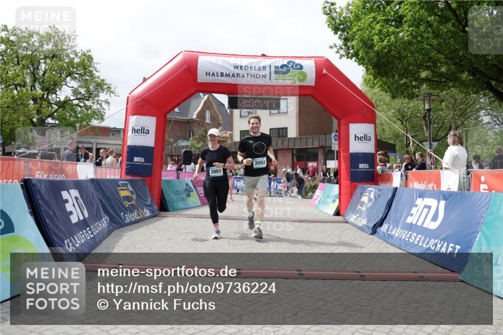 10.05.2026 - 8. Wedeler Halbmarathon Yannick Fuchs http://msf.ph/oto/9736224 10.05.2026 12:00:45 Ziel 946, 1053, 2051, 2052 meine-sportfotos.de