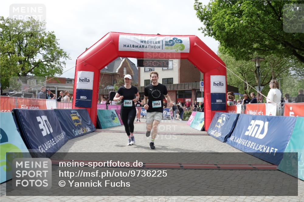 10.05.2026 - 8. Wedeler Halbmarathon Yannick Fuchs http://msf.ph/oto/9736225 10.05.2026 12:00:45 Ziel 946, 1053, 2051, 2052 meine-sportfotos.de