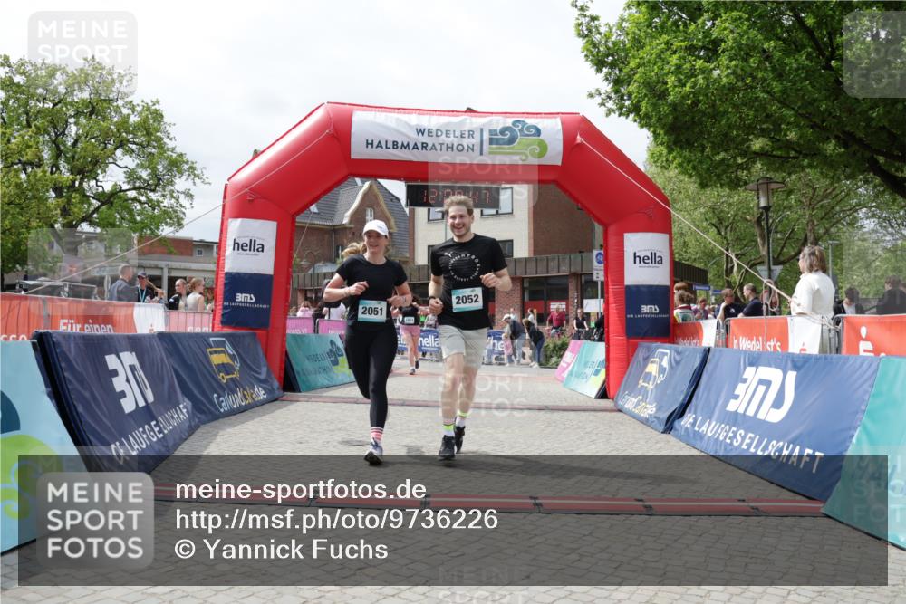 10.05.2026 - 8. Wedeler Halbmarathon Yannick Fuchs http://msf.ph/oto/9736226 10.05.2026 12:00:45 Ziel 946, 1053, 2051, 2052 meine-sportfotos.de