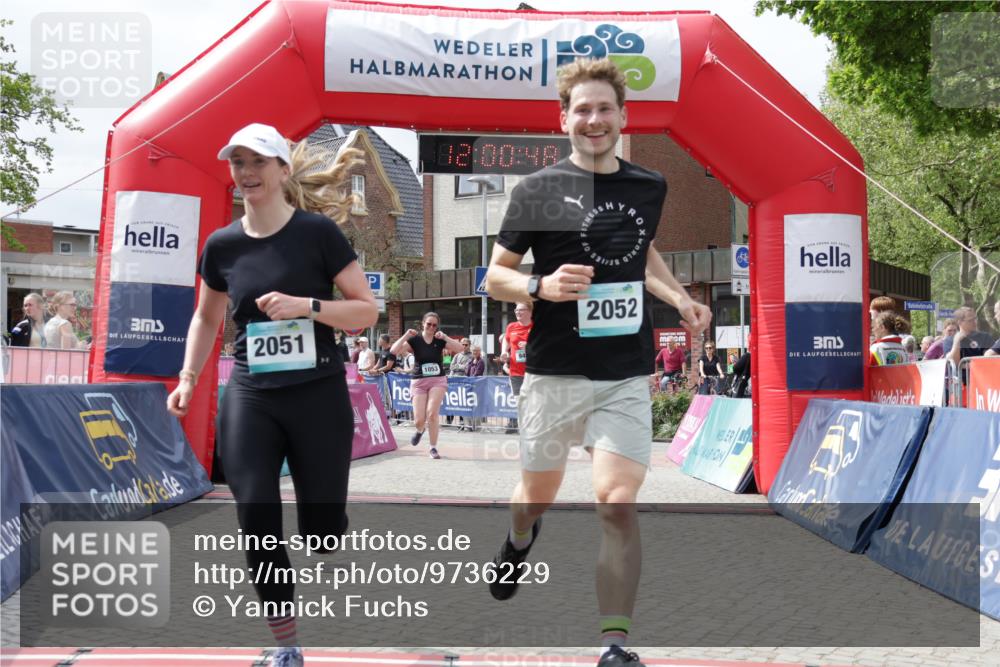 10.05.2026 - 8. Wedeler Halbmarathon Yannick Fuchs http://msf.ph/oto/9736229 10.05.2026 12:00:46 Ziel 946, 1053, 2051, 2052 meine-sportfotos.de