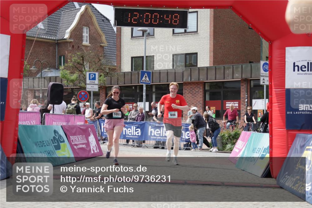 10.05.2026 - 8. Wedeler Halbmarathon Yannick Fuchs http://msf.ph/oto/9736231 10.05.2026 12:00:47 Ziel 491, 946, 1053, 2051, 2052 meine-sportfotos.de