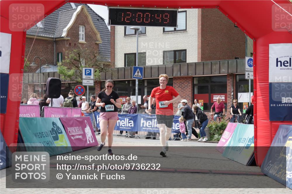 10.05.2026 - 8. Wedeler Halbmarathon Yannick Fuchs http://msf.ph/oto/9736232 10.05.2026 12:00:47 Ziel 491, 946, 1053, 2051, 2052 meine-sportfotos.de
