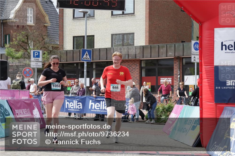 10.05.2026 - 8. Wedeler Halbmarathon Yannick Fuchs http://msf.ph/oto/9736234 10.05.2026 12:00:47 Ziel 491, 946, 1053, 2051, 2052 meine-sportfotos.de