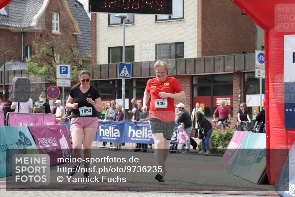 10.05.2026 - 8. Wedeler Halbmarathon Yannick Fuchs http://msf.ph/oto/9736235 10.05.2026 12:00:48 Ziel 491, 946, 1053, 2051, 2052 meine-sportfotos.de