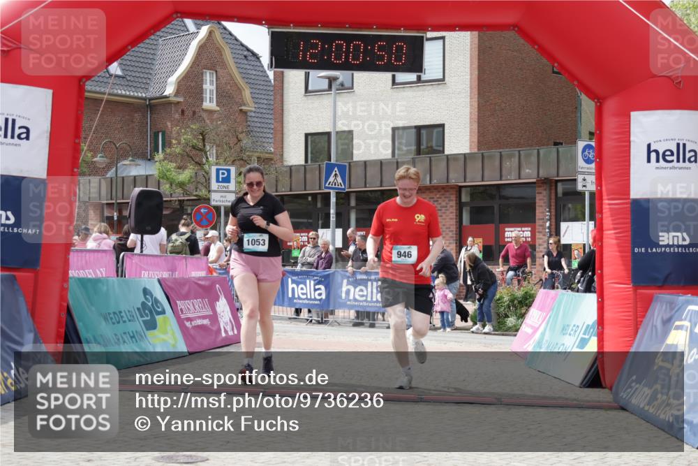 10.05.2026 - 8. Wedeler Halbmarathon Yannick Fuchs http://msf.ph/oto/9736236 10.05.2026 12:00:48 Ziel 491, 946, 1053, 2051, 2052 meine-sportfotos.de