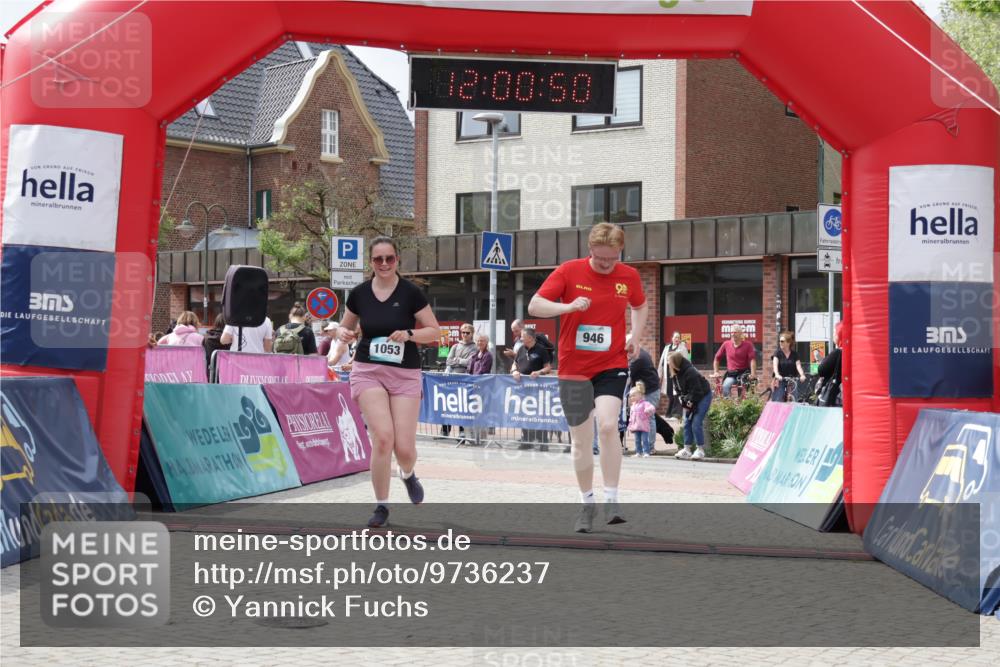 10.05.2026 - 8. Wedeler Halbmarathon Yannick Fuchs http://msf.ph/oto/9736237 10.05.2026 12:00:48 Ziel 491, 946, 1053, 2051, 2052 meine-sportfotos.de