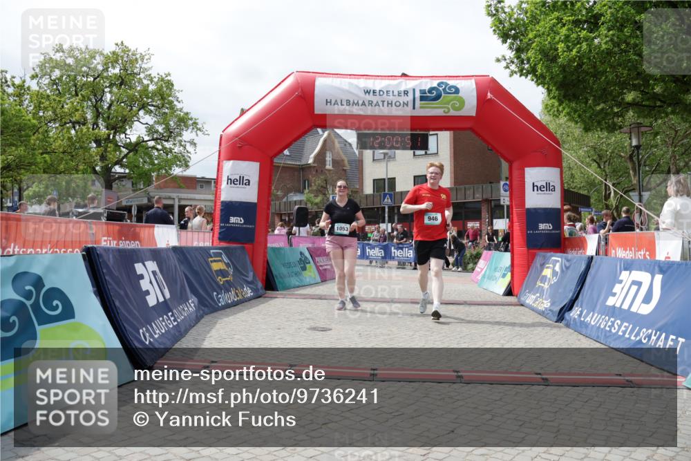 10.05.2026 - 8. Wedeler Halbmarathon Yannick Fuchs http://msf.ph/oto/9736241 10.05.2026 12:00:49 Ziel 491, 946, 1053, 2051, 2052 meine-sportfotos.de