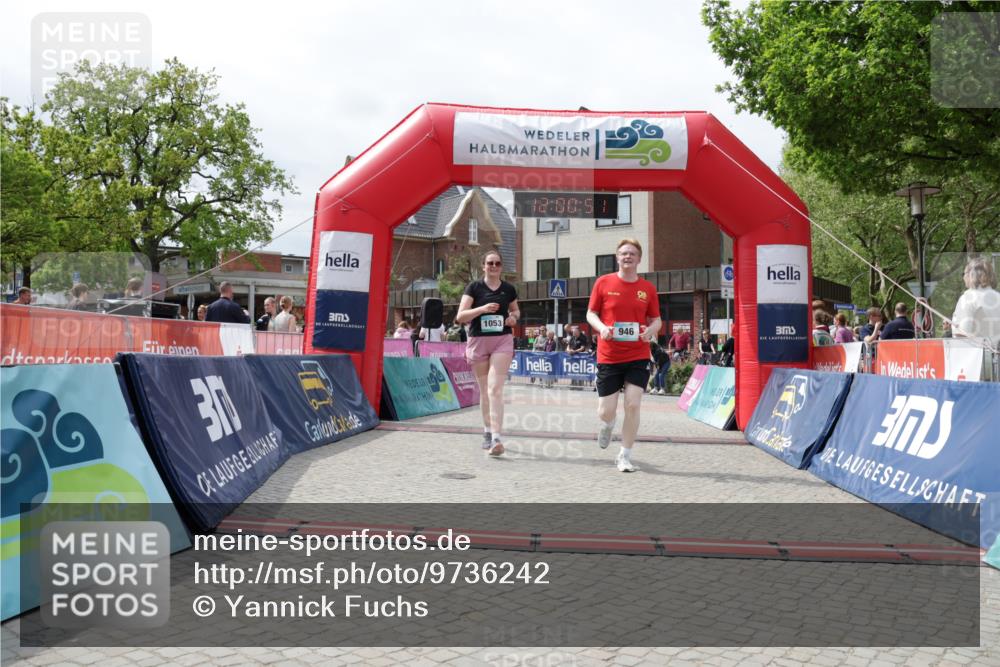 10.05.2026 - 8. Wedeler Halbmarathon Yannick Fuchs http://msf.ph/oto/9736242 10.05.2026 12:00:49 Ziel 491, 946, 1053, 2051, 2052 meine-sportfotos.de