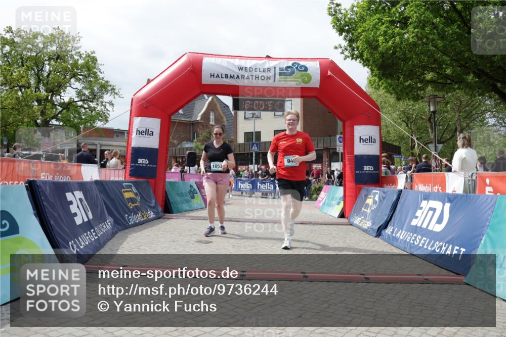 10.05.2026 - 8. Wedeler Halbmarathon Yannick Fuchs http://msf.ph/oto/9736244 10.05.2026 12:00:49 Ziel 491, 946, 1053, 2051, 2052 meine-sportfotos.de