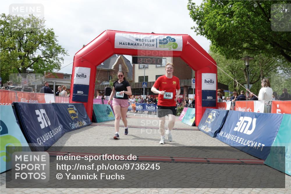 10.05.2026 - 8. Wedeler Halbmarathon Yannick Fuchs http://msf.ph/oto/9736245 10.05.2026 12:00:49 Ziel 491, 946, 1053, 2051, 2052 meine-sportfotos.de