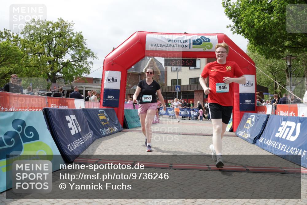 10.05.2026 - 8. Wedeler Halbmarathon Yannick Fuchs http://msf.ph/oto/9736246 10.05.2026 12:00:50 Ziel 491, 946, 1053, 2051, 2052 meine-sportfotos.de