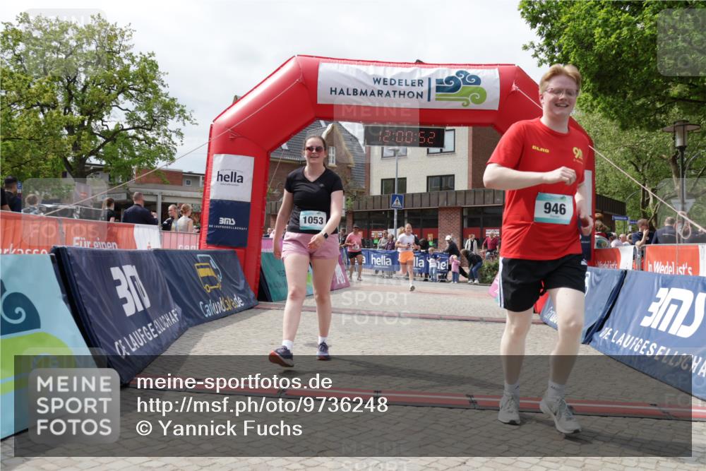 10.05.2026 - 8. Wedeler Halbmarathon Yannick Fuchs http://msf.ph/oto/9736248 10.05.2026 12:00:50 Ziel 491, 946, 1053, 2051, 2052 meine-sportfotos.de