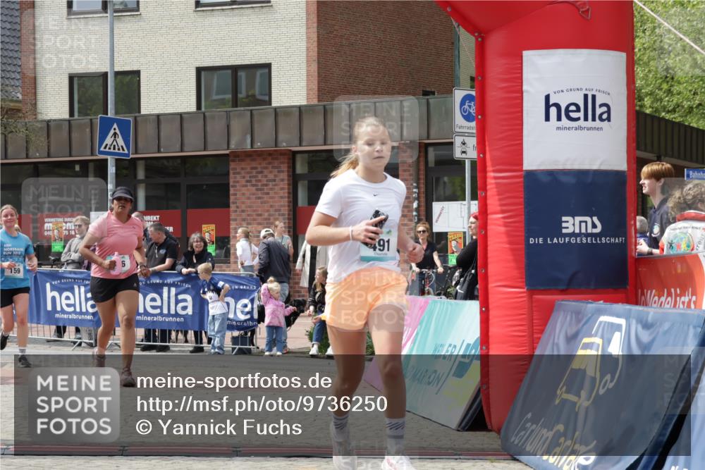 10.05.2026 - 8. Wedeler Halbmarathon Yannick Fuchs http://msf.ph/oto/9736250 10.05.2026 12:00:52 Ziel 159, 491, 686, 946, 1053 meine-sportfotos.de