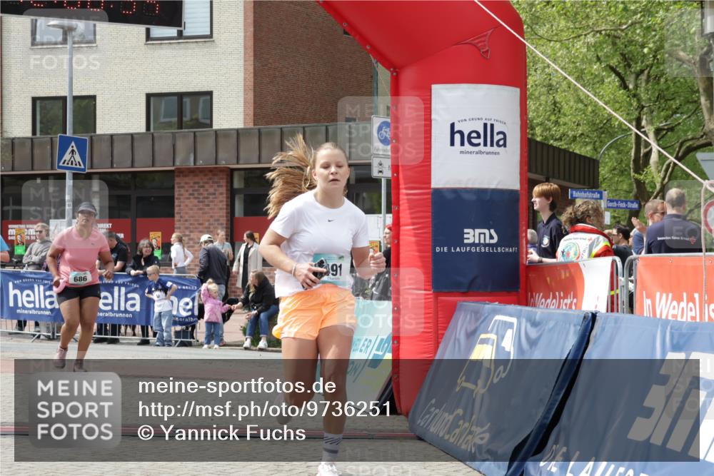 10.05.2026 - 8. Wedeler Halbmarathon Yannick Fuchs http://msf.ph/oto/9736251 10.05.2026 12:00:52 Ziel 159, 491, 686, 946, 1053 meine-sportfotos.de