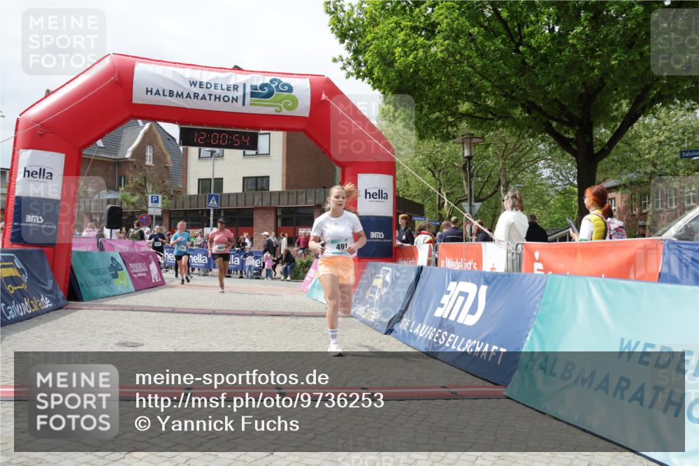 10.05.2026 - 8. Wedeler Halbmarathon Yannick Fuchs http://msf.ph/oto/9736253 10.05.2026 12:00:53 Ziel 159, 215, 216, 491, 686, 946, 1053 meine-sportfotos.de
