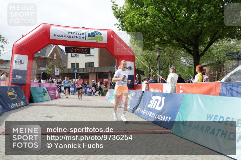 10.05.2026 - 8. Wedeler Halbmarathon Yannick Fuchs http://msf.ph/oto/9736254 10.05.2026 12:00:53 Ziel 159, 215, 216, 491, 686, 946, 1053 meine-sportfotos.de