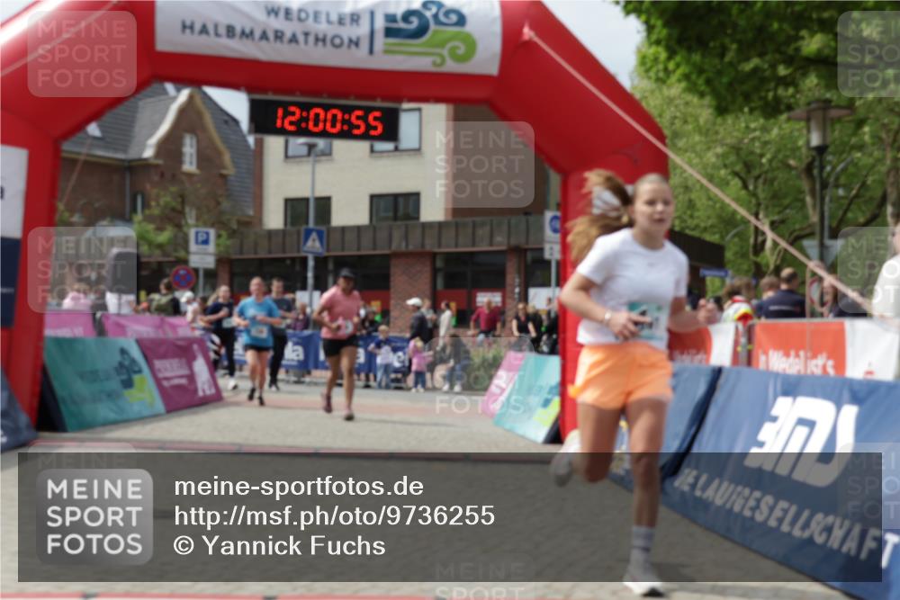 10.05.2026 - 8. Wedeler Halbmarathon Yannick Fuchs http://msf.ph/oto/9736255 10.05.2026 12:00:53 Ziel 159, 215, 216, 491, 686, 946, 1053 meine-sportfotos.de