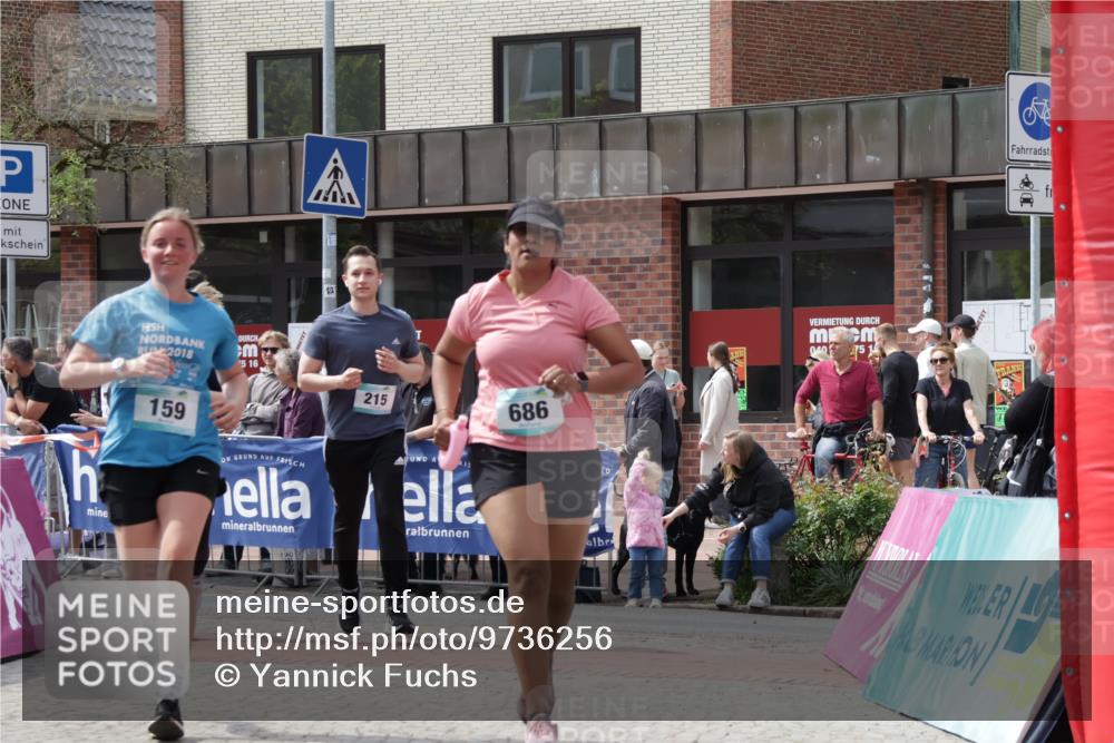 10.05.2026 - 8. Wedeler Halbmarathon Yannick Fuchs http://msf.ph/oto/9736256 10.05.2026 12:00:54 Ziel 159, 215, 216, 491, 686, 946, 1053 meine-sportfotos.de