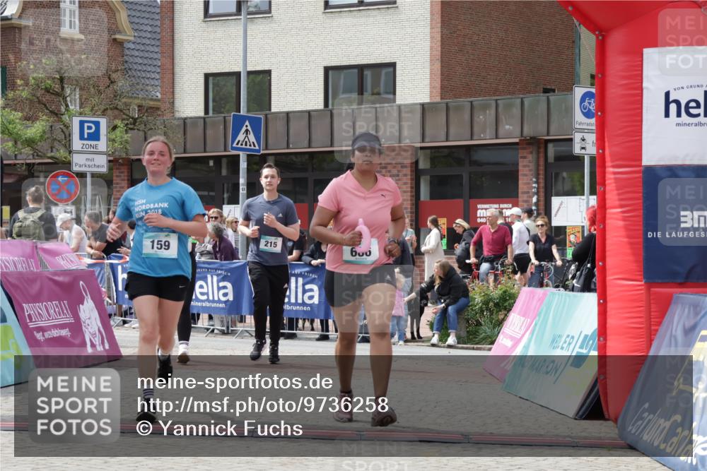 10.05.2026 - 8. Wedeler Halbmarathon Yannick Fuchs http://msf.ph/oto/9736258 10.05.2026 12:00:54 Ziel 159, 215, 216, 491, 686, 946, 1053 meine-sportfotos.de