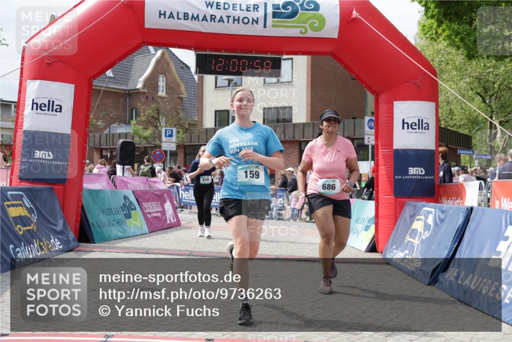 10.05.2026 - 8. Wedeler Halbmarathon Yannick Fuchs http://msf.ph/oto/9736263 10.05.2026 12:00:56 Ziel 159, 215, 216, 491, 686 meine-sportfotos.de