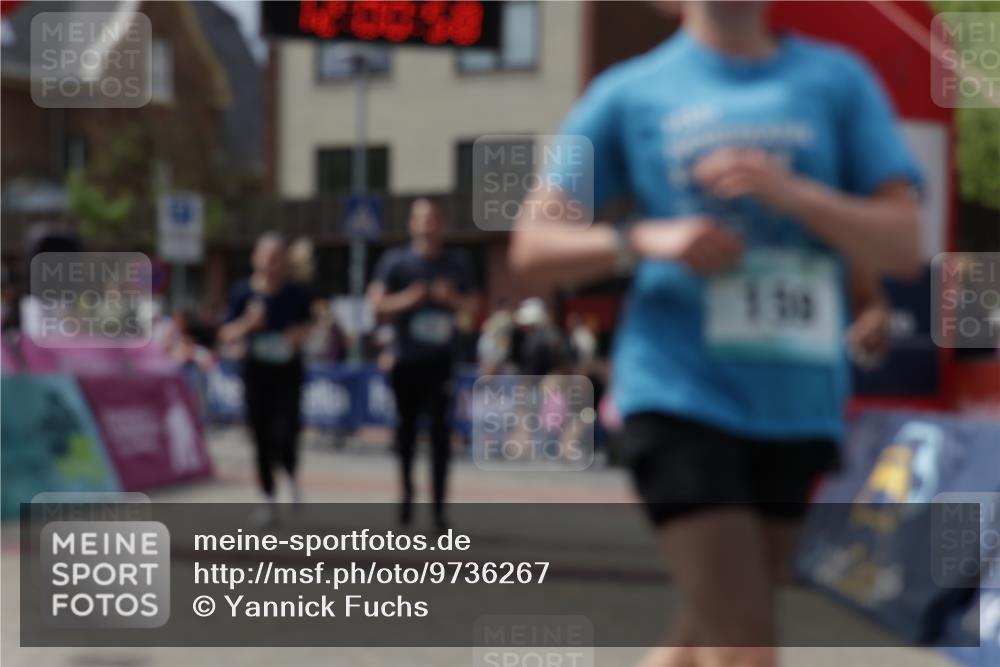 10.05.2026 - 8. Wedeler Halbmarathon Yannick Fuchs http://msf.ph/oto/9736267 10.05.2026 12:00:56 Ziel 159, 215, 216, 491, 686 meine-sportfotos.de