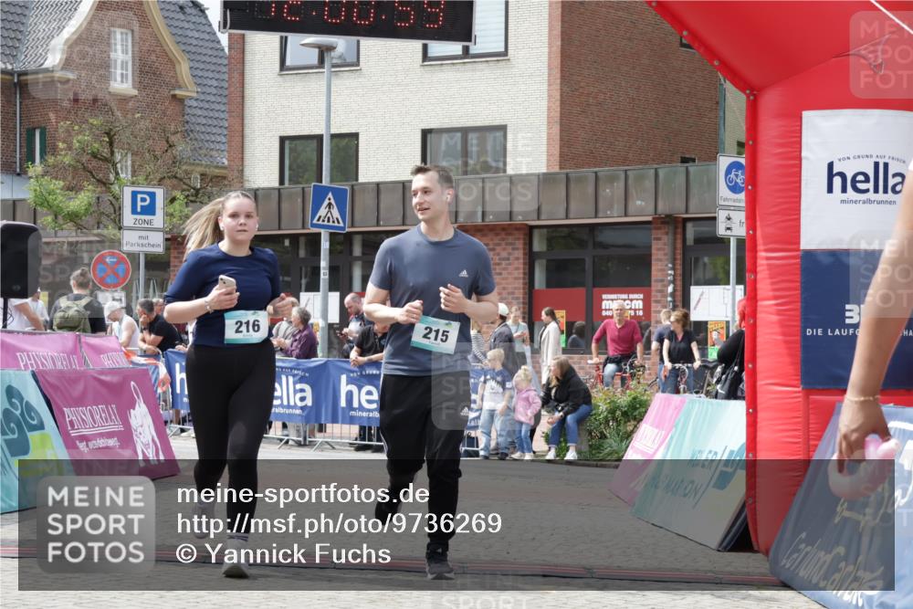 10.05.2026 - 8. Wedeler Halbmarathon Yannick Fuchs http://msf.ph/oto/9736269 10.05.2026 12:00:57 Ziel 159, 215, 216, 491, 686 meine-sportfotos.de