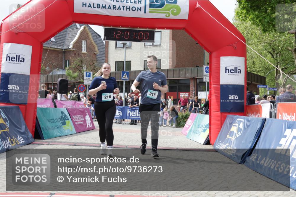 10.05.2026 - 8. Wedeler Halbmarathon Yannick Fuchs http://msf.ph/oto/9736273 10.05.2026 12:00:58 Ziel 159, 215, 216, 686, 994 meine-sportfotos.de