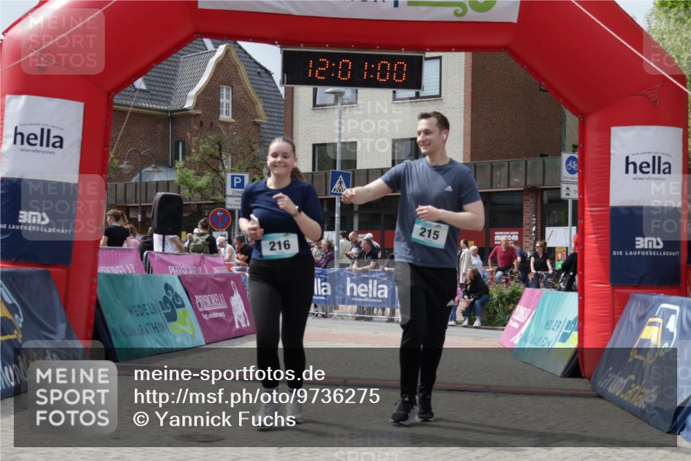 10.05.2026 - 8. Wedeler Halbmarathon Yannick Fuchs http://msf.ph/oto/9736275 10.05.2026 12:00:58 Ziel 159, 215, 216, 686, 994 meine-sportfotos.de