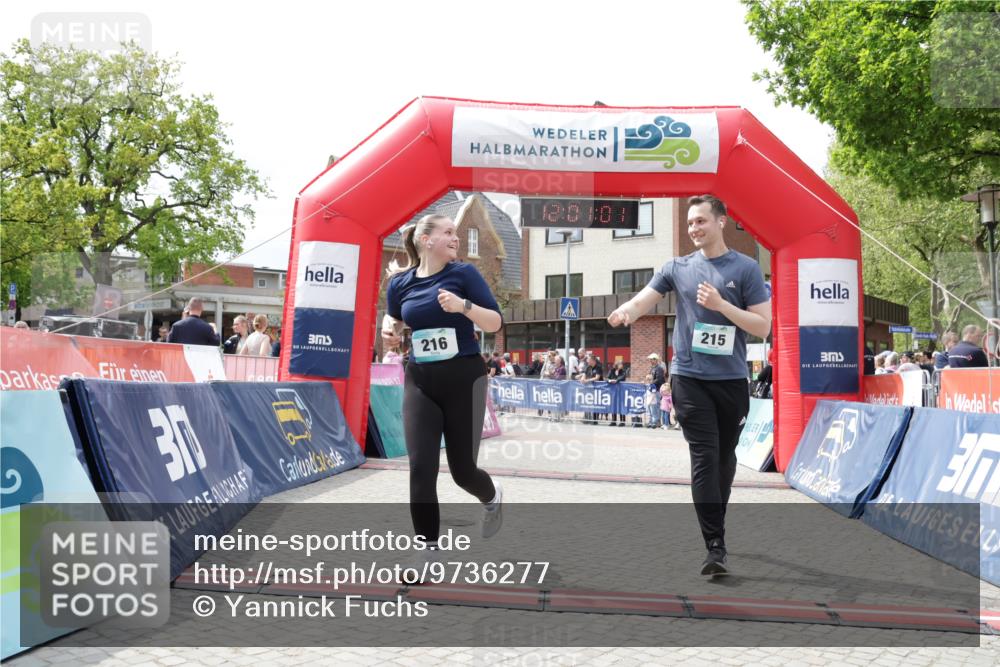 10.05.2026 - 8. Wedeler Halbmarathon Yannick Fuchs http://msf.ph/oto/9736277 10.05.2026 12:00:59 Ziel 159, 215, 216, 686, 994 meine-sportfotos.de