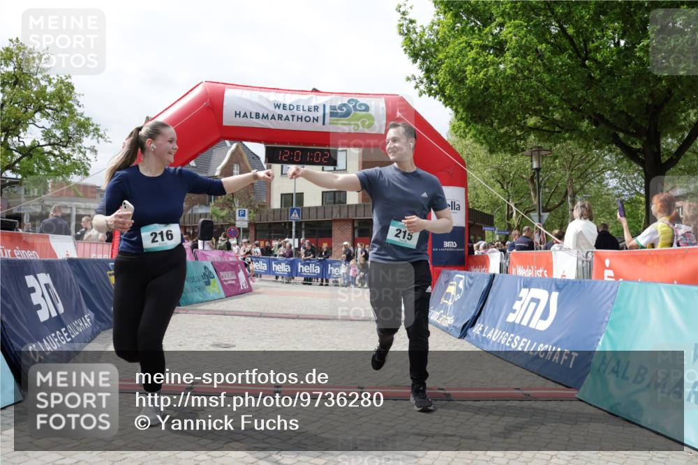 10.05.2026 - 8. Wedeler Halbmarathon Yannick Fuchs http://msf.ph/oto/9736280 10.05.2026 12:01:00 Ziel 159, 215, 216, 686, 994 meine-sportfotos.de
