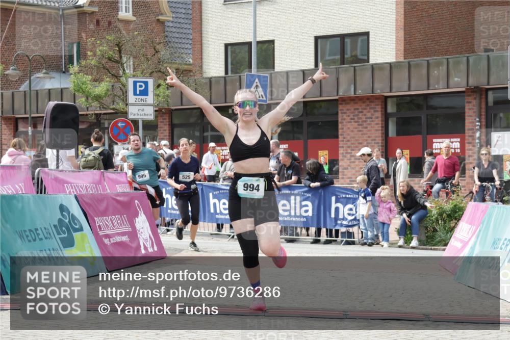 10.05.2026 - 8. Wedeler Halbmarathon Yannick Fuchs http://msf.ph/oto/9736286 10.05.2026 12:01:02 Ziel 215, 216, 525, 994, 995 meine-sportfotos.de