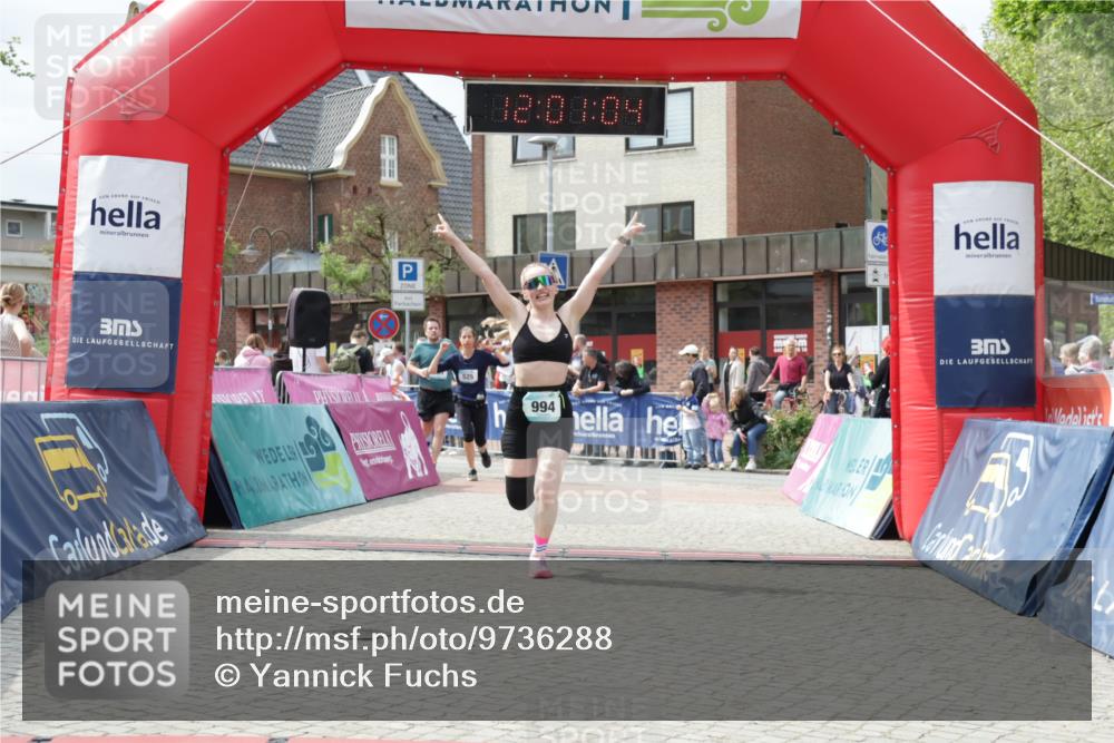 10.05.2026 - 8. Wedeler Halbmarathon Yannick Fuchs http://msf.ph/oto/9736288 10.05.2026 12:01:03 Ziel 215, 216, 525, 994, 995 meine-sportfotos.de
