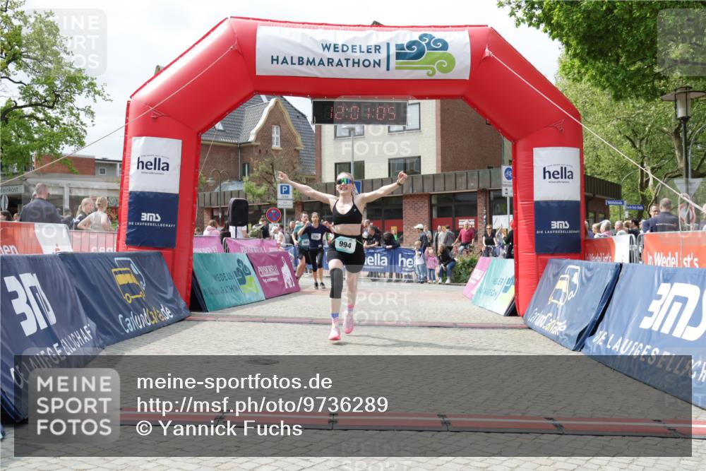 10.05.2026 - 8. Wedeler Halbmarathon Yannick Fuchs http://msf.ph/oto/9736289 10.05.2026 12:01:03 Ziel 215, 216, 525, 994, 995 meine-sportfotos.de