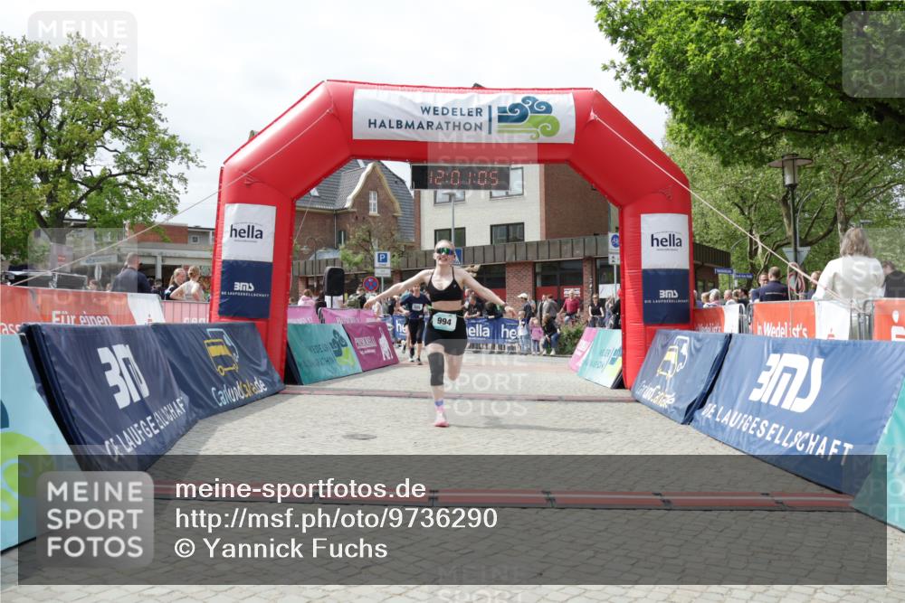10.05.2026 - 8. Wedeler Halbmarathon Yannick Fuchs http://msf.ph/oto/9736290 10.05.2026 12:01:03 Ziel 215, 216, 525, 994, 995 meine-sportfotos.de