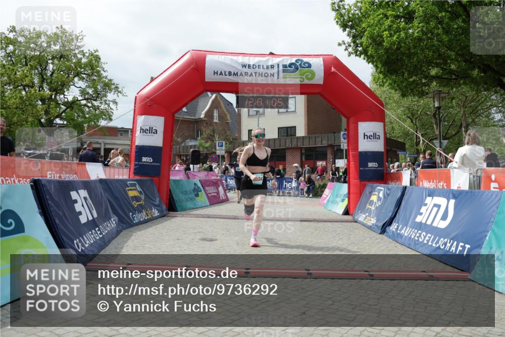 10.05.2026 - 8. Wedeler Halbmarathon Yannick Fuchs http://msf.ph/oto/9736292 10.05.2026 12:01:03 Ziel 215, 216, 525, 994, 995 meine-sportfotos.de