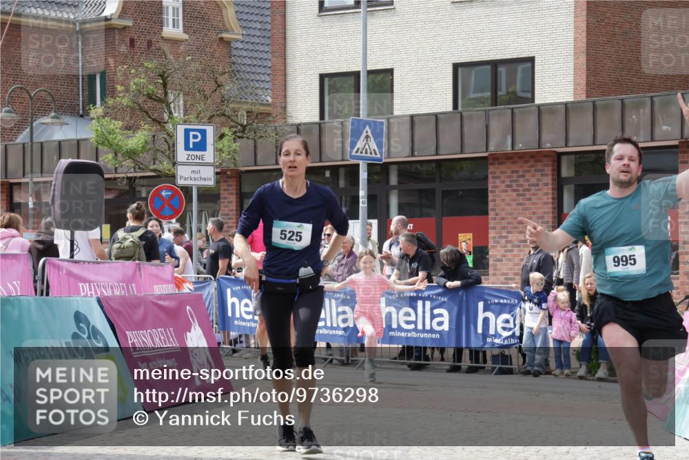 10.05.2026 - 8. Wedeler Halbmarathon Yannick Fuchs http://msf.ph/oto/9736298 10.05.2026 12:01:05 Ziel 525, 544, 994, 995 meine-sportfotos.de