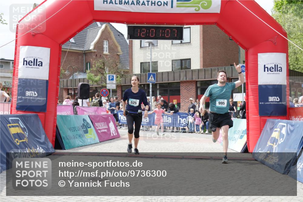 10.05.2026 - 8. Wedeler Halbmarathon Yannick Fuchs http://msf.ph/oto/9736300 10.05.2026 12:01:05 Ziel 525, 544, 994, 995 meine-sportfotos.de