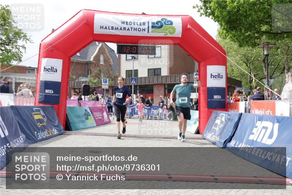 10.05.2026 - 8. Wedeler Halbmarathon Yannick Fuchs http://msf.ph/oto/9736301 10.05.2026 12:01:06 Ziel 525, 544, 614, 994, 995 meine-sportfotos.de